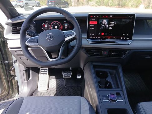 New 2026 Volkswagen Tiguan SE R-Line FWD image 13