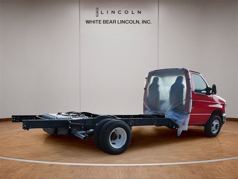 Used 2026 Ford E-450 and Econoline 450 Super Duty w/ Power Equipment Group image 5