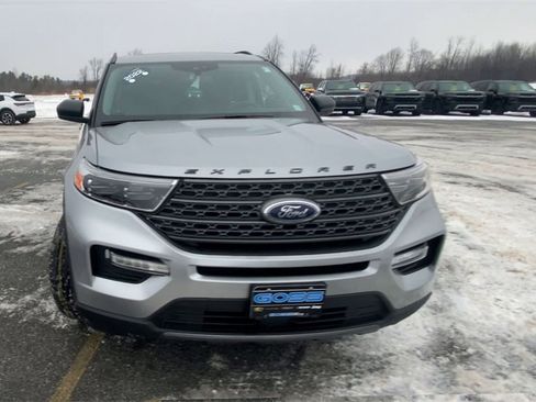Used 2022 Ford Explorer XLT w/ Equipment Group 202A image 3