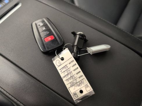 Used 2022 Toyota Highlander XLE AWD/4WD image 41