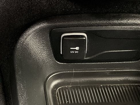 Used 2025 Chrysler Pacifica Select FWD image 24