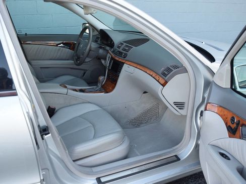 Used 2004 Mercedes-Benz E 500 Sedan image 43