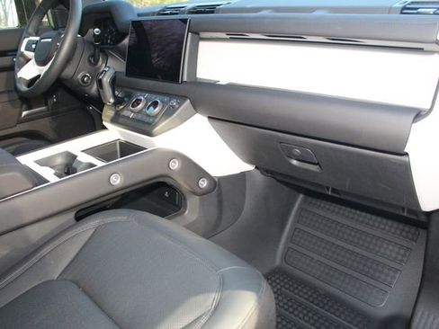 Used 2025 Land Rover Defender 110 S image 25
