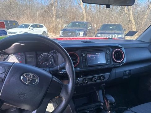 Used 2016 Toyota Tacoma SR w/ Towing Package image 11