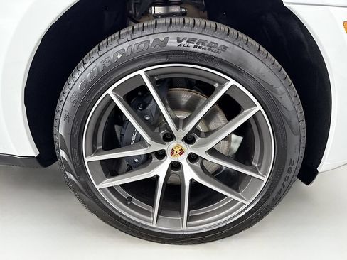Used 2026 Porsche Macan AWD/4WD image 33