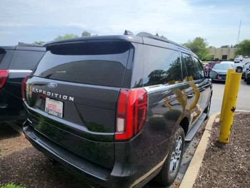 Used 2025 Ford Expedition Active AWD/4WD image 8