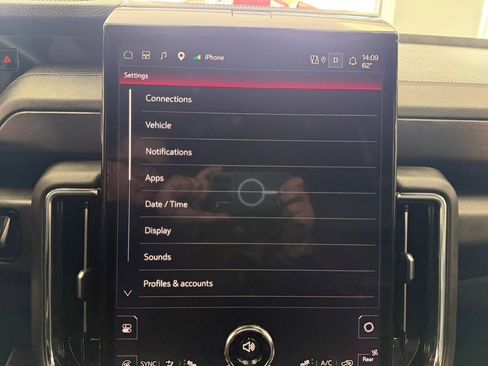 Used 2025 GMC Yukon Denali AWD/4WD image 37