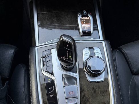 Used 2018 BMW 740i RWD image 24