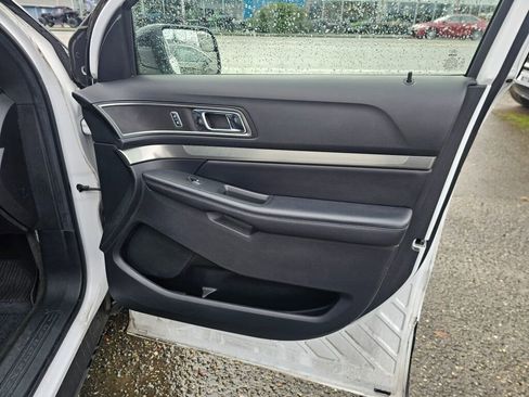 Used 2018 Ford Explorer XLT w/ Equipment Group 202A image 10