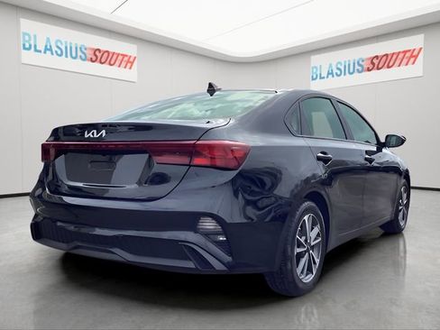 Used 2023 Kia Forte LXS image 3