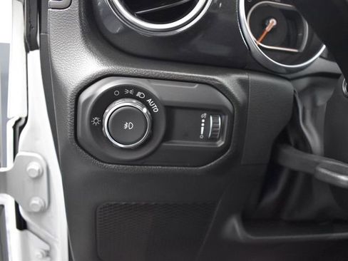 Used 2023 Jeep Wrangler Altitude image 13