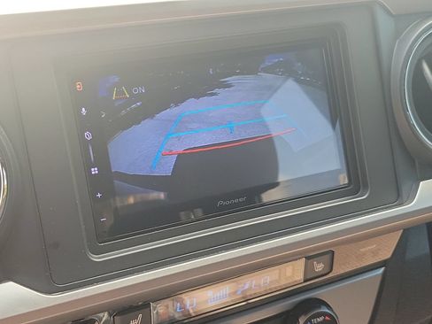 Used 2017 Toyota Tacoma Limited w/ Tow Package RWD image 25