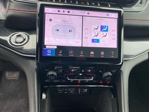 Used 2022 Jeep Grand Cherokee Trailhawk image 11