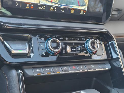 Used 2024 GMC Sierra 1500 AT4 w/ Technology Package image 29