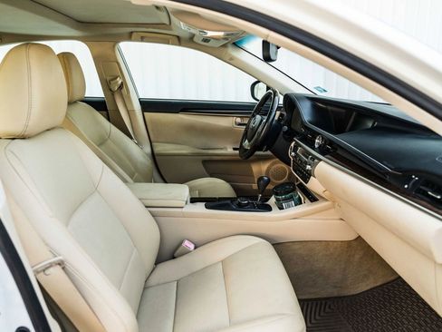Used 2014 Lexus ES 350 w/ Premium Package FWD image 34