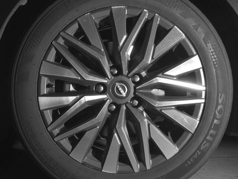 Used 2025 Nissan Altima 2.5 SV FWD image 15