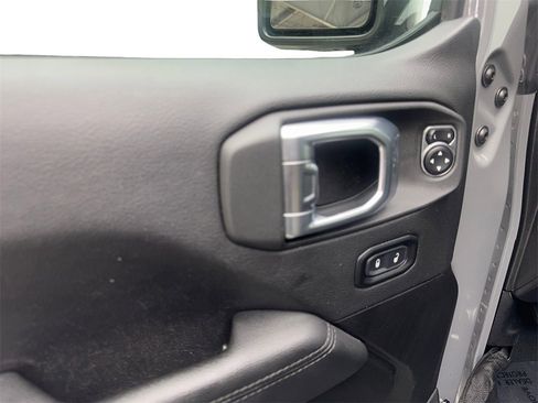 Used 2023 Jeep Wrangler Altitude image 31