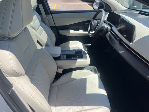 Used 2024 Nissan Ariya AWD image 23