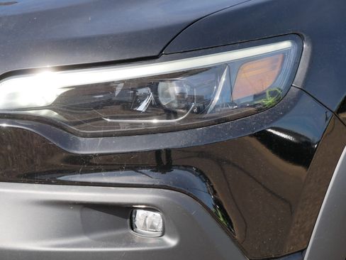 Used 2022 Jeep Cherokee Trailhawk w/ Sound & Nav Group image 16