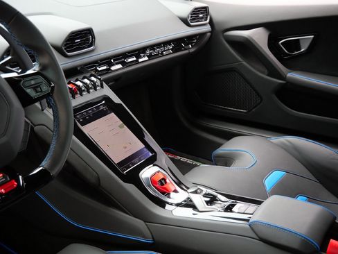 Used 2023 Lamborghini Huracan EVO image 15