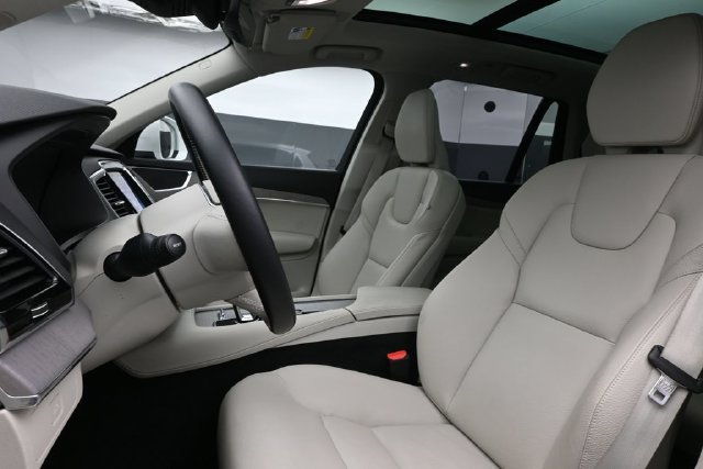 Used 2025 Volvo XC90 B6 Plus w/ Protection Package Premier AWD/4WD image 10