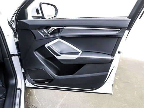 Used 2025 Audi Q3 2.0T Premium Plus w/ Premium Plus Package image 25