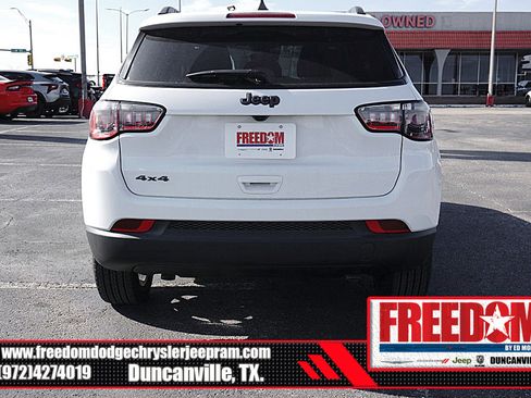 New 2026 Jeep Compass Latitude image 4