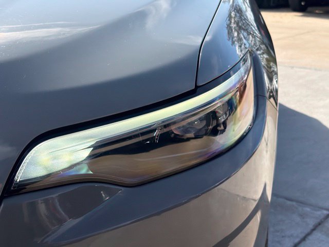 Used 2019 Jeep Cherokee Latitude Plus w/ Comfort/Convenience Group FWD image 11