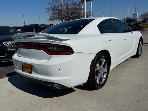 Used 2016 Dodge Charger SE image 3