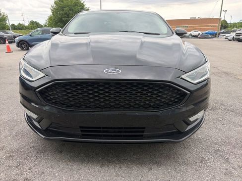 Used 2017 Ford Fusion SE w/ Fusion SE Technology Package FWD image 2
