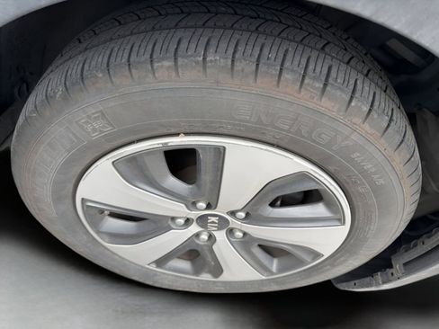 Used 2017 Kia Niro EX w/ Paint Protection Package image 5