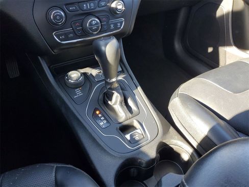 Used 2022 Jeep Cherokee Latitude Lux w/ Sun & Sound Group image 30