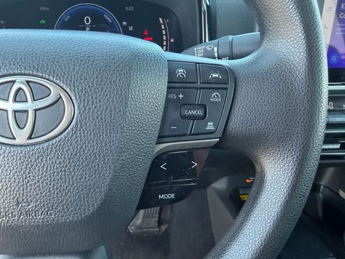 Used 2025 Toyota Camry LE image 15