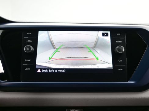 Used 2023 Volkswagen Taos SE w/ Panoramic Sunroof Package AWD/4WD image 19