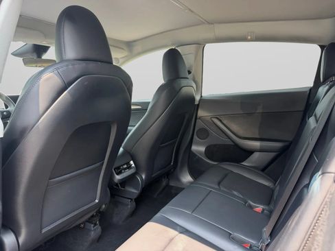 Used 2024 Tesla Model Y Long Range AWD/4WD image 25