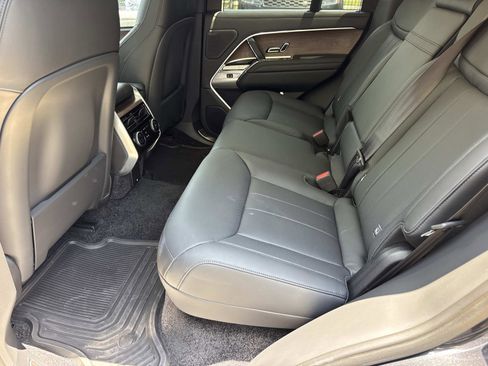 Certified 2025 Land Rover Range Rover SE AWD/4WD image 15