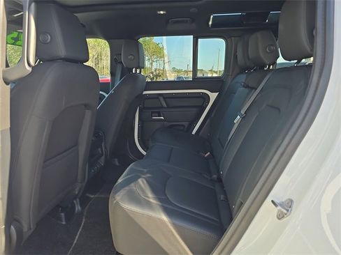 Used 2025 Land Rover Defender 110 S image 13