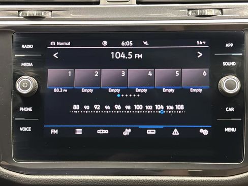 Used 2024 Volkswagen Tiguan SE AWD/4WD image 15