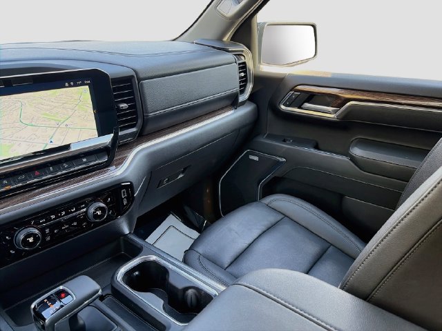 Used 2025 Chevrolet Silverado 1500 LT Trail Boss w/ Convenience Package II AWD/4WD image 25
