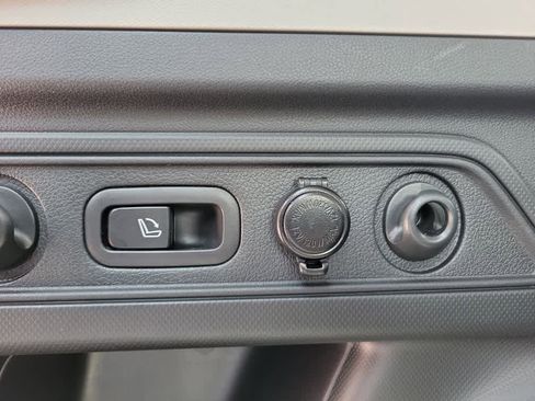 Certified 2023 Subaru Forester Limited image 34