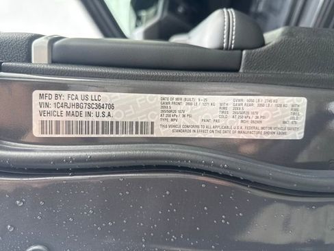 New 2025 Jeep Grand Cherokee Limited w/ Black Appearance Package image 16