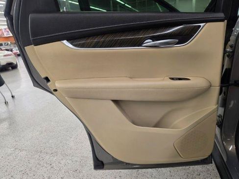 Used 2018 Cadillac XT5 FWD image 35