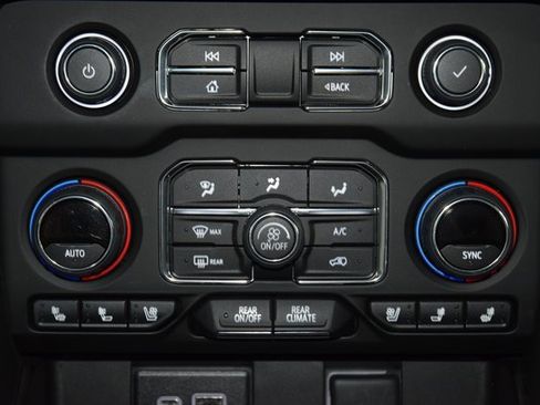 Used 2024 Chevrolet Suburban High Country image 32