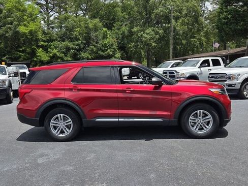 Used 2024 Ford Explorer XLT AWD/4WD image 19