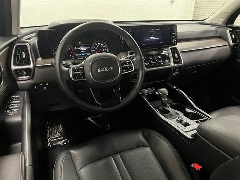 Used 2023 Kia Sorento EX w/ Panoramic Sunroof Package image 9