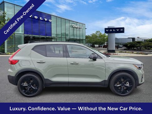 Certified 2025 Volvo XC40 B5 Plus AWD/4WD image 8