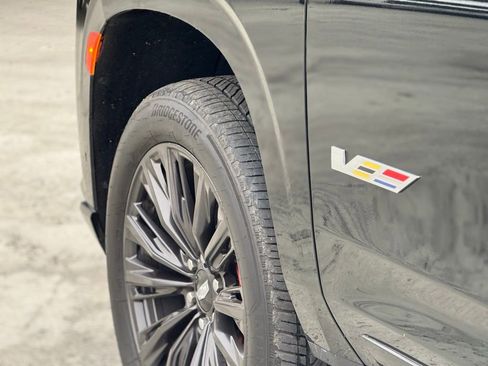 Used 2024 Cadillac Escalade V w/ LPO, ONYX Package image 6