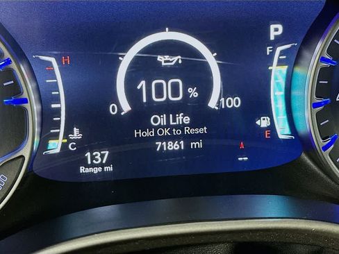Used 2023 Chrysler Pacifica Touring-L FWD image 20