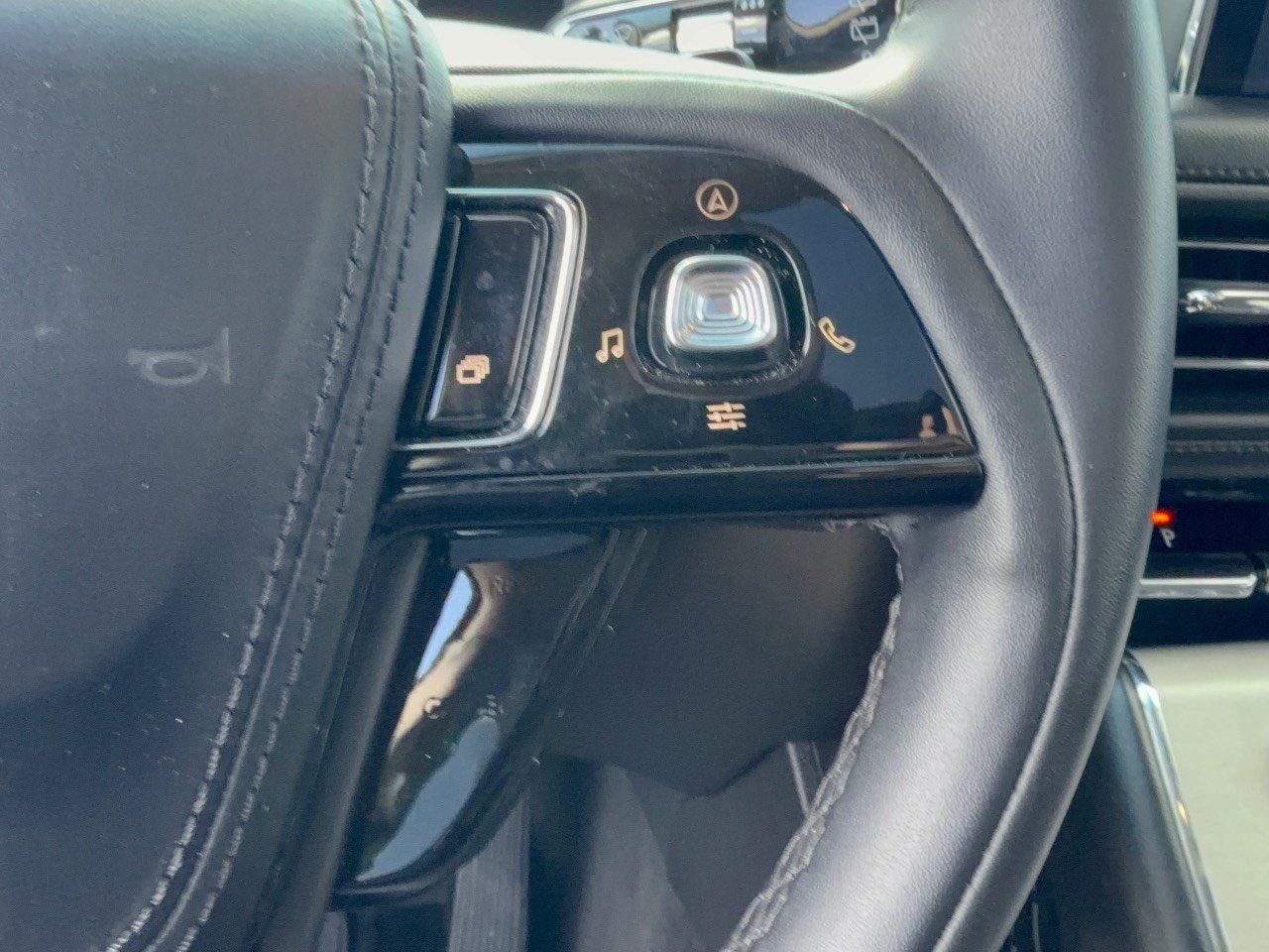 Used 2024 Lincoln Aviator AWD w/ Premium Package image 19