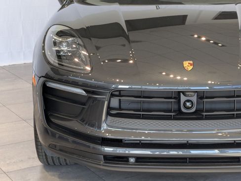 Used 2025 Porsche Macan image 12